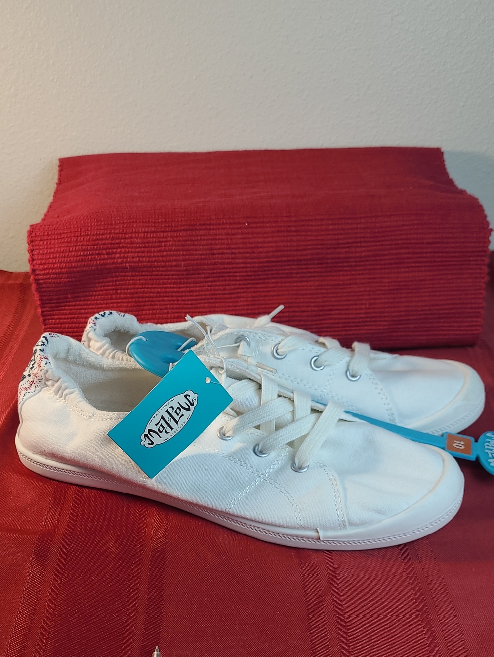 NWT Mad Love White Low-Top Slip On Canvas Sneakers Size 10
